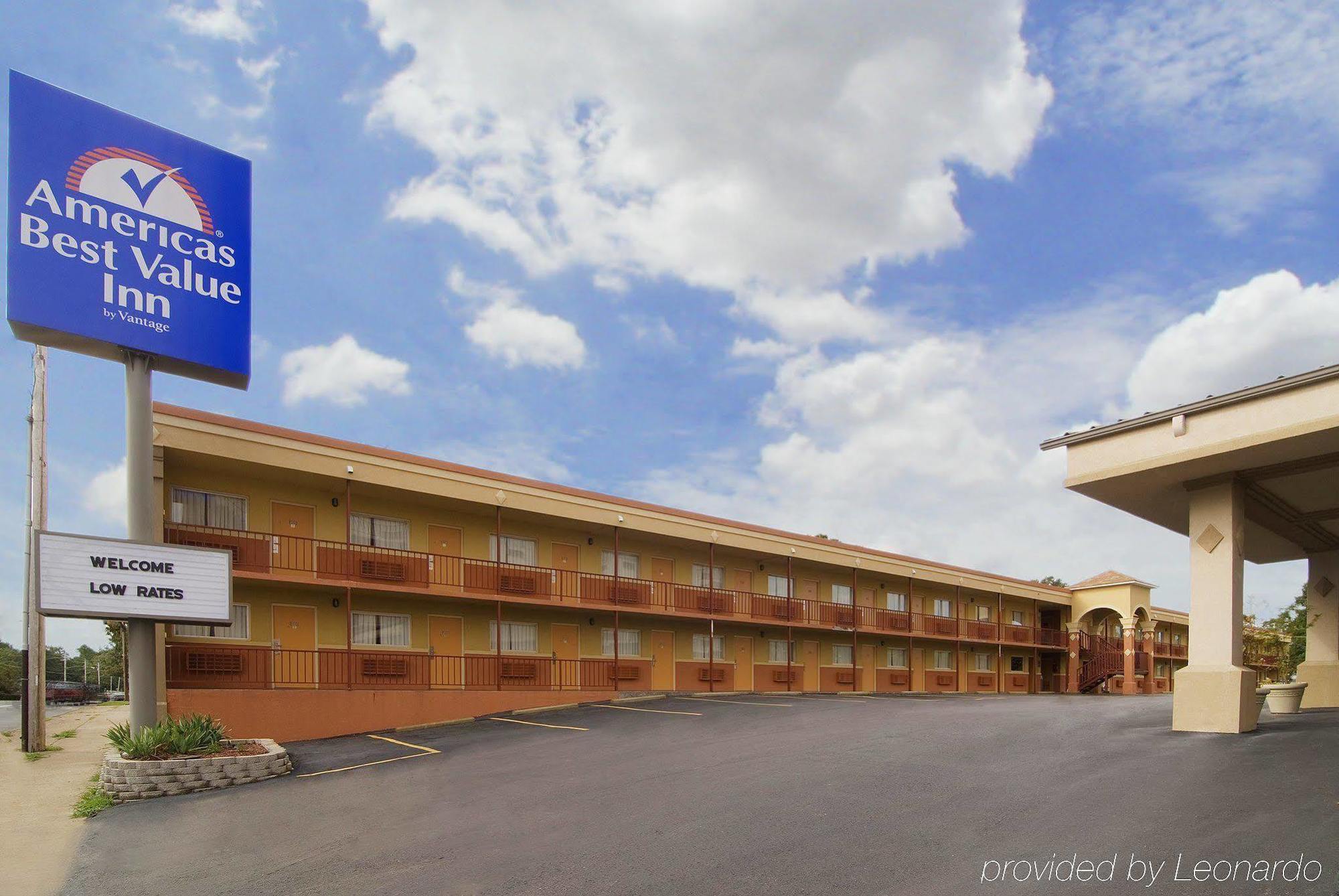 Days Inn By Wyndham Hot Springs Exterior photo